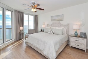 3 bedrooms, iron/ironing board, free WiFi, bed sheets - Warm, welcoming beachfront condo w/private balcony! ☀️ (Destin)