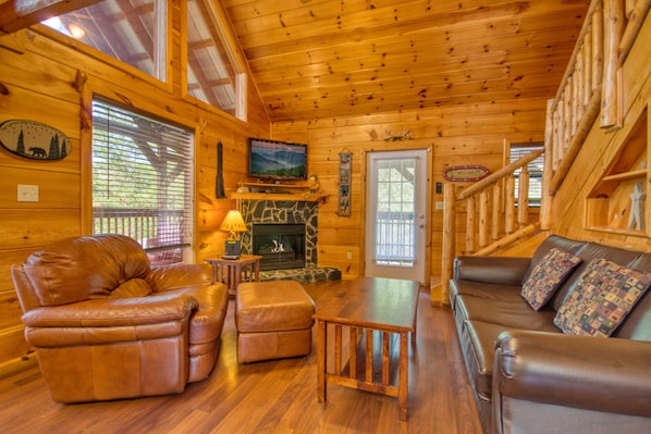 Tv, eldstad, tv-spel och dvd-spelare