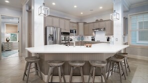 Kühlschrank, Ofen, Herdplatte, Geschirrspüler