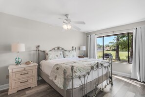 3 slaapkamers, een strijkplank/strijkijzer, gratis wifi, beddengoed