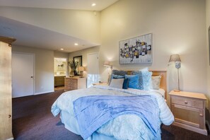 4 bedrooms, iron/ironing board, free WiFi, bed sheets