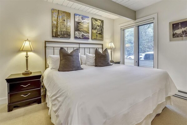 2 makuuhuonetta, silitysrauta/-lauta, ilmainen Wi-Fi, vuodevaatteet