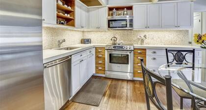 Walk Everywhere! Deluxe Downtown Condo w/ Hot Tub