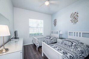 5 bedrooms, iron/ironing board, WiFi, bed sheets