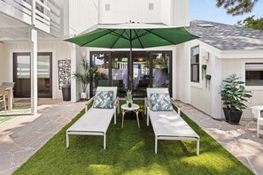 Terrace/patio - Beautiful Renovation~Golf Course View~Golf Cart,Free Activities, Fenced Patio (Miramar Beach)