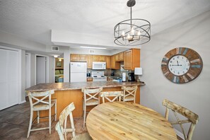 Fridge, microwave, dishwasher, coffee/tea maker - Seaside Beach and Racquet 5414 3/2 **Beautiful View* (Orange Beach)