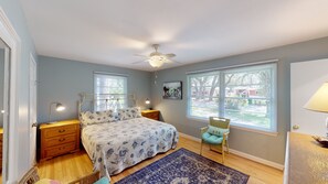 3 bedrooms, iron/ironing board, free WiFi, bed sheets