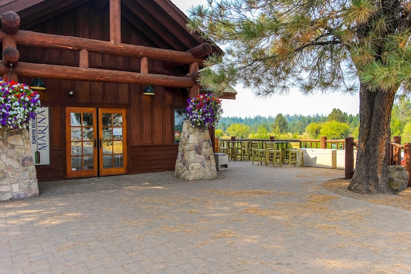 Outdoor dining - Woodsy Cabin with Private Hot Tub, Game Tables & 8 SHARC Passes - Dogs OK (Sunriver)