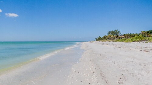 ISLAND BEACH CLUB 340F - Pet-friendly Sanibel Condo With Beachview