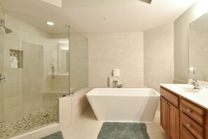 Shower, jetted bath, hair dryer, towels - Open June 3-7! Gulf Views - Silver Beach Towers West 602 (Destin)