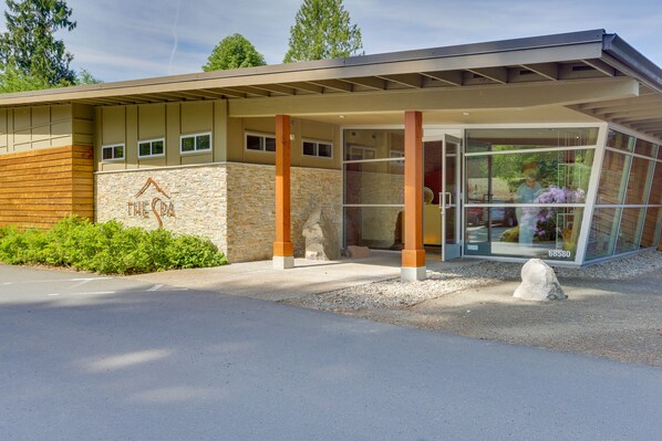 Exterior detail - Charming Mountain Condo with Golf Course Views & Nearby Ski Access (Welches)