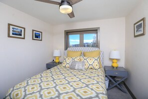 2 bedrooms, iron/ironing board, free Internet, bed sheets