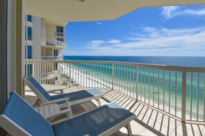 Property grounds - Upscale crisp, coastal beachfront condo w/private balcony! (Destin)