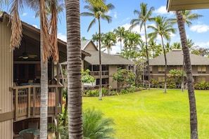 Outdoor dining - Aloha Condos, Kanaloa at Kona, Condo 203, Fairway Front, AC (Kailua Kona)