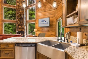 Fridge, microwave, oven, stovetop - Luxury 3-Story Cabin w/ Hot Tub + Biltmore Pass | 48 Min to Asheville (Maggie Valley)