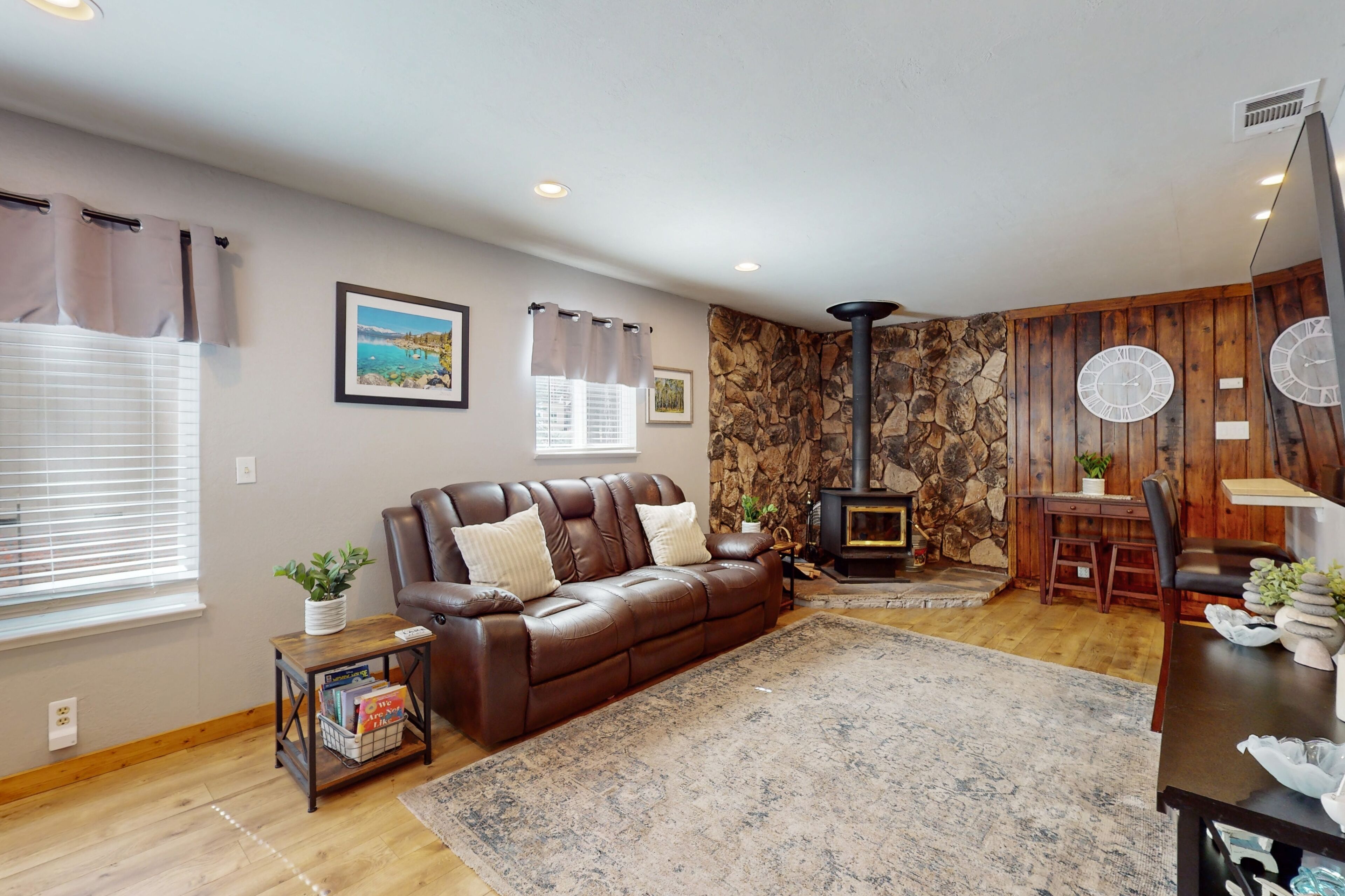 Flat-screen TV, fireplace