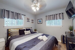 3 bedrooms, free internet, bed sheets