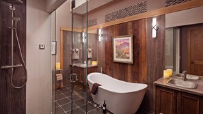 ヘアドライヤー、タオル、石鹸、シャンプー