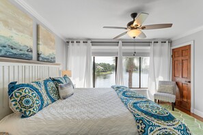 2 bedrooms, iron/ironing board, free WiFi, bed sheets - Renovated Beach Villa w/GOLF CART, Lakeside, Beach, Pool/Hot Tub, Tram, Grill (Miramar Beach)