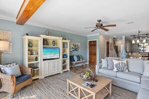 Smart TV, DVD player - Renovated Beach Villa w/GOLF CART, Lakeside, Beach, Pool/Hot Tub, Tram, Grill (Miramar Beach)