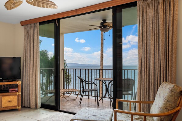 Smart TV, DVD player, stereo - Island Charm: Kihei Beach #305, Beachfront Condo Offers Spectacular Ocean Views! (Kihei, Maui)