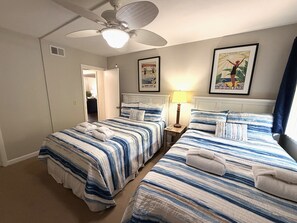2 habitaciones, escritorio, tabla de planchar con plancha y wifi gratis 