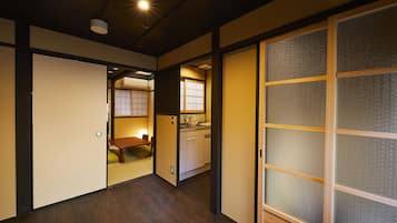 ํ์ฐ์ค (Japanese Town Style) | ์ ์ฉ ์ฃผ๋ฐฉ | ๋์ฅ๊ณ , ์ ์๋ ์ธ์ง, ์์คํ๋ ์ ๋ฉ์ด์ปค, ์ ๊ธฐ ์ฃผ์ ์