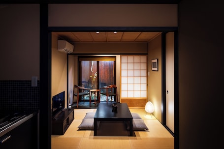 Televisión de pantalla plana. Rinn Tofukuji Kamogawa