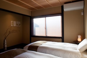 Huis (Japanese Town Style) | Een kluis op de kamer, een bureau, gratis wifi, beddengoed