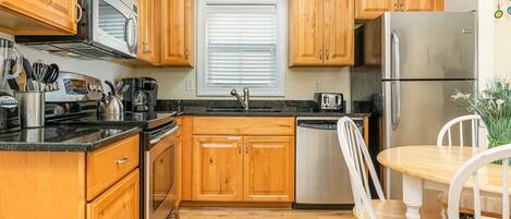 冰箱、微波炉、烤箱、炉灶