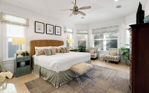 4 bedrooms, iron/ironing board, WiFi, bed sheets
