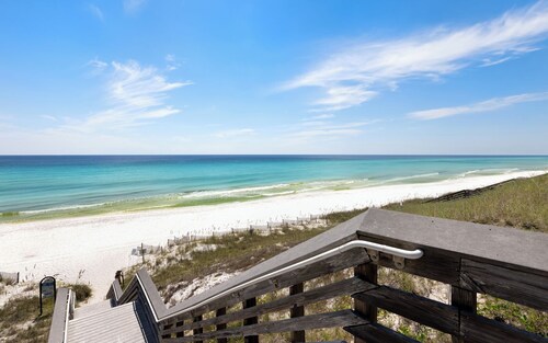 Hummingbird Cottage - Sugarwood Beach Home With Carriage House And 3 Bicycles