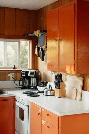 Fridge, microwave, oven, stovetop - Retro A-Frame -Walk to Heceta Beach-Anchor's A-Way (Florence)