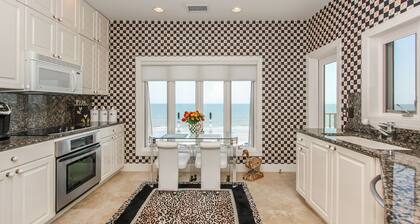 Direkte OCEANFRONT Top Floor Corner Condo mit Updates Galore!