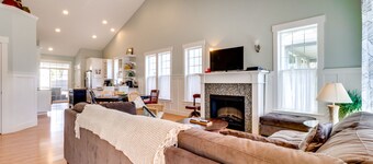 Lovely Modern Home with Private Hot Tub and WiFi Near the Bay - Dog-Friendly