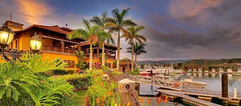 Magical Family Vacation Home w/ Amazing Sunset View, close to Amenities.