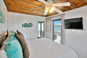 6 bedrooms, iron/ironing board, free WiFi, bed sheets