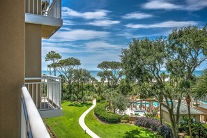 Property grounds - 6304 Hampton Place- Oceanfront Views, Pool, Spa & So Much More! (Hilton Head Island)