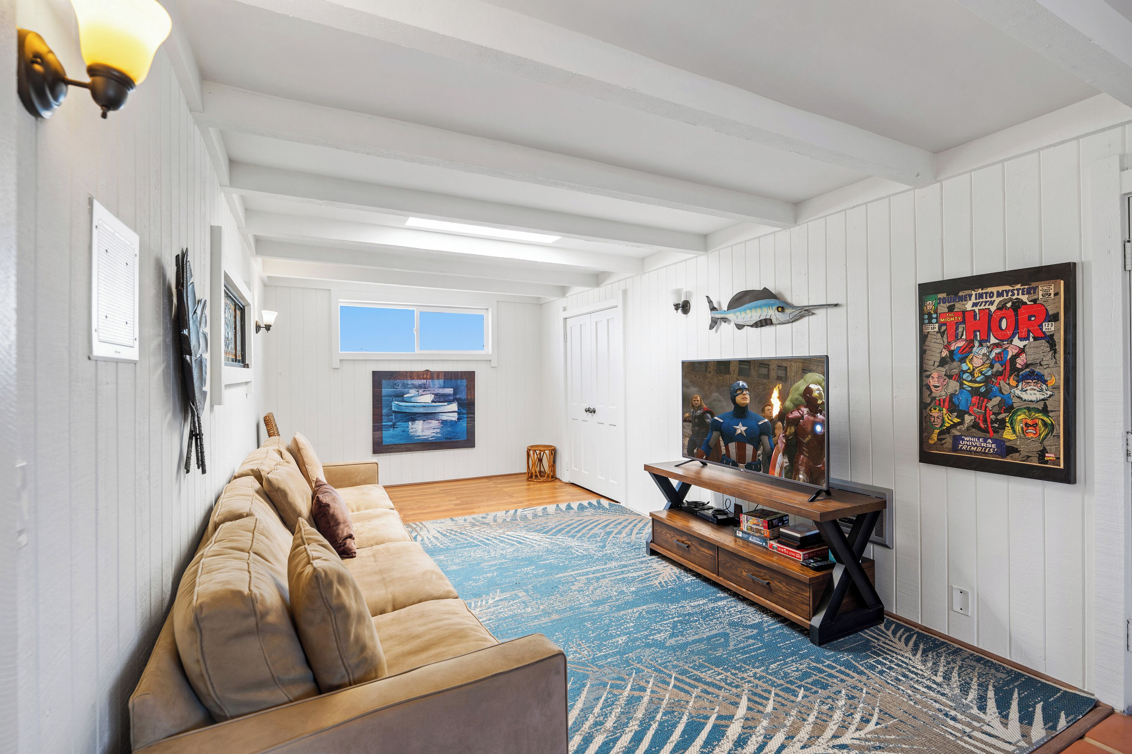 Fernseher, Kamin, DVD-Player