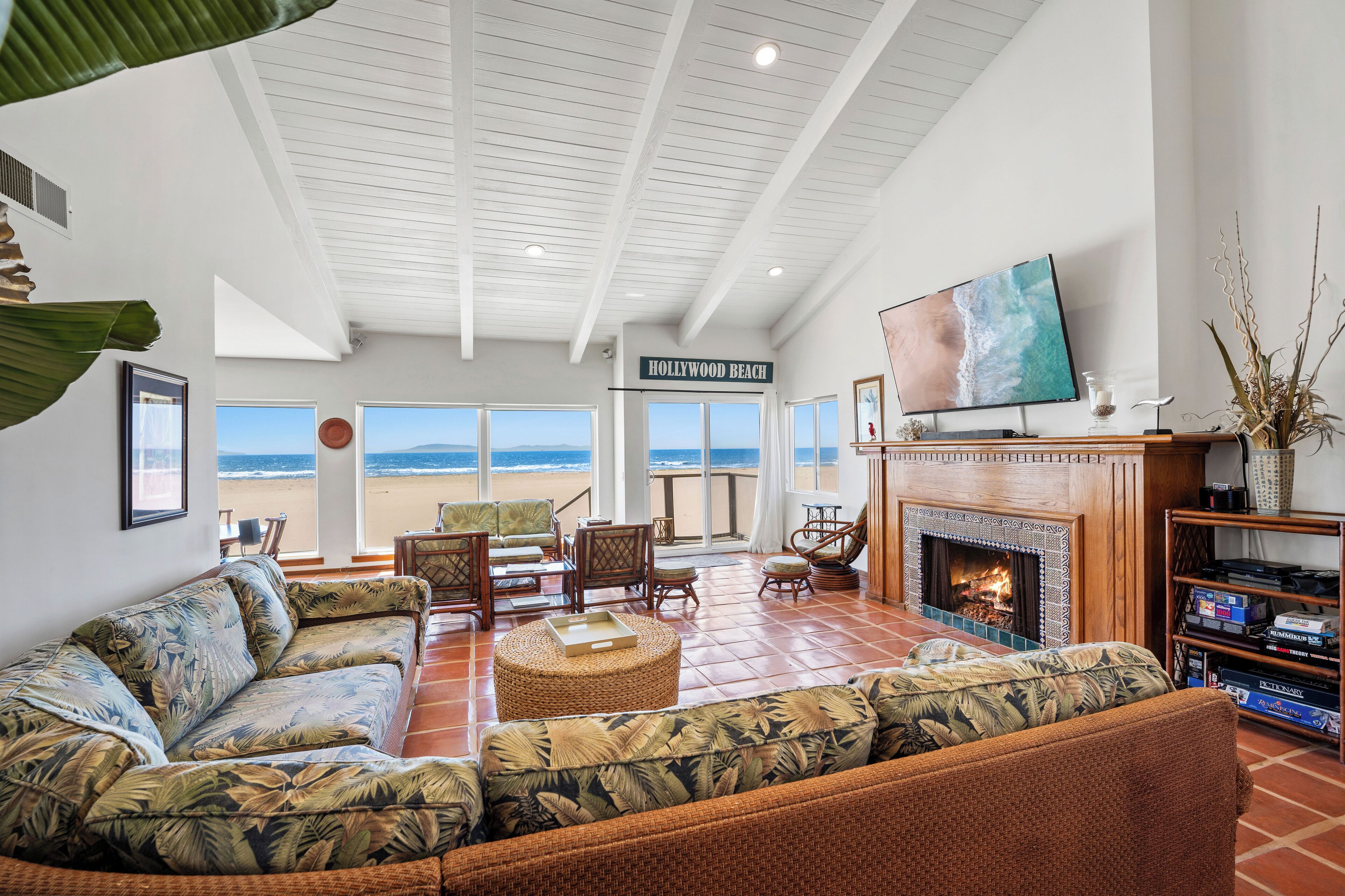 Fernseher, Kamin, DVD-Player