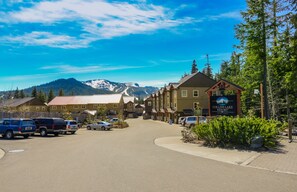 المنطقة المحيطة بالمنشأة