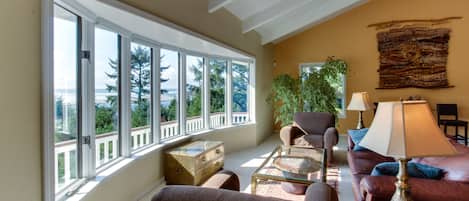 TV, DVD-spiller, fotballspill og bordtennis