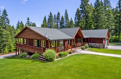 Incredible Aspen Lodge! Year Round Specials | Hot Tub | Sledding Hill | 5 AC