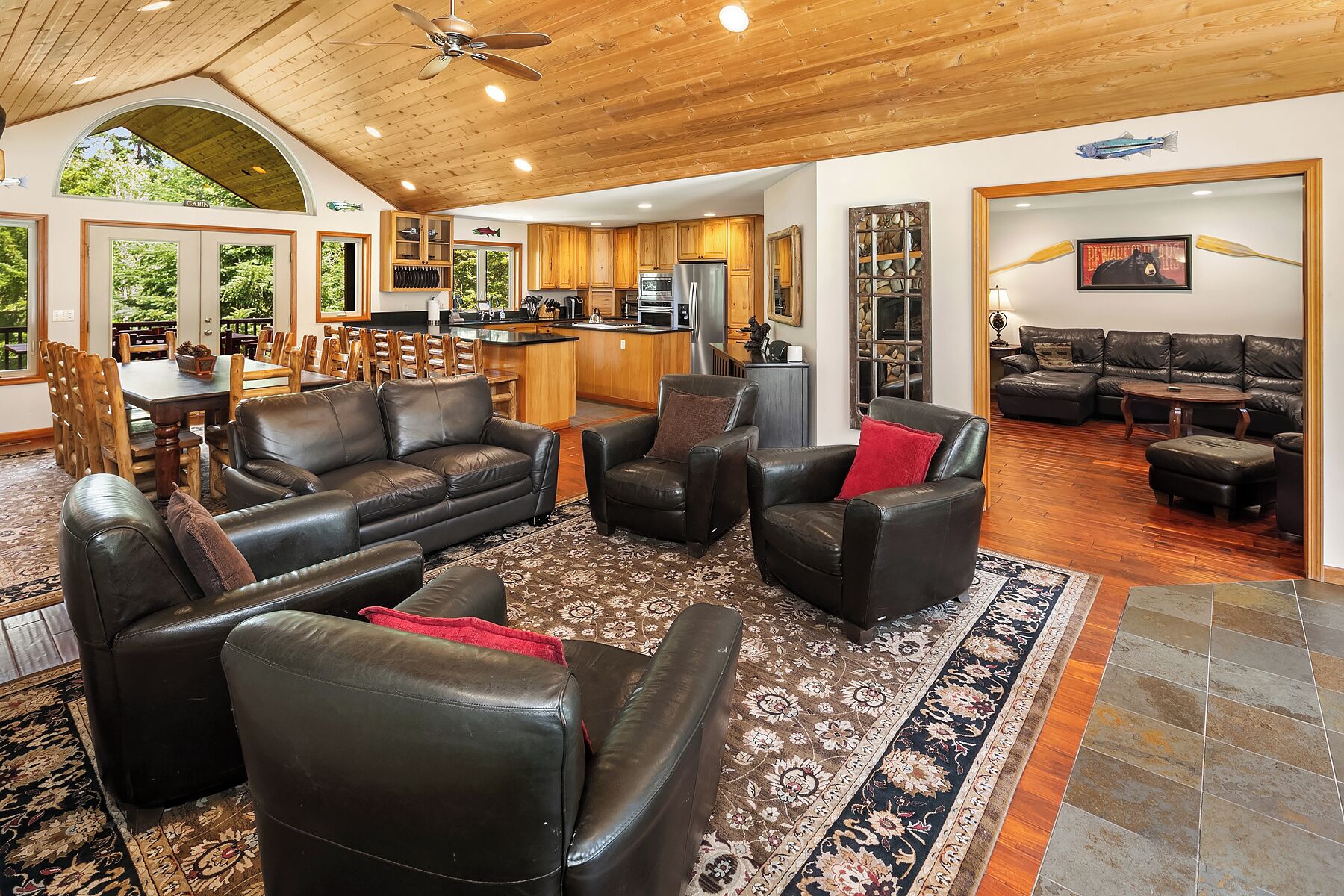 Télévision, cheminée, jeux vidéo, lecteur de DVD