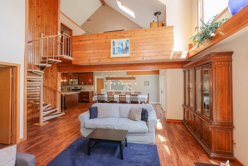 Finger Lakes Wine Country Lake View Ski Loft Lake Home In Bristol Harbour Resort