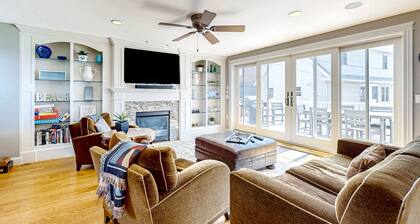 Hyväpalkkainen kotiin kaunis merinäköala - koko kadun päässä rannasta!