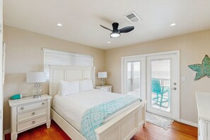 4 bedrooms, iron/ironing board, WiFi, bed sheets