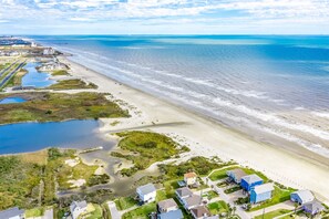 On the beach - Beach Oceanfront | Sweeping Gulf Views | Dog-Friendly | Remodeled Kitchen (Feb 2 (Galveston)
