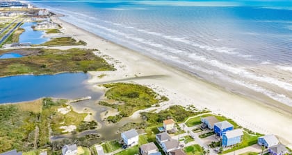 Oceanfront luxury with unparalleled Gulf Coast views & deck - dog-friendly