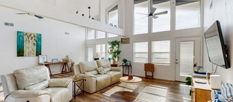 Beach Oceanfront | Sweeping Gulf Views | Dog-Friendly | Remodeled Kitchen (Feb 2